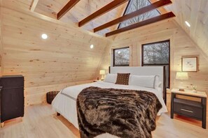 7 bedrooms, WiFi, bed sheets