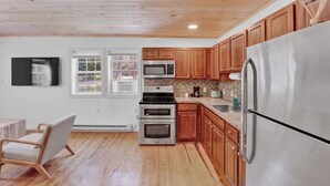 Coffee/tea maker, fridge, microwave, oven - Charming Pocono Boutique | Firepits | Pickleball (Monroe County)