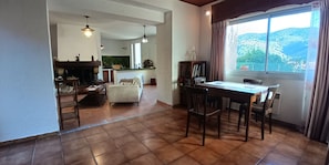 TV, DVD player, books, music library - Family home in quiet old quarter (Banyuls-sur-Mer)