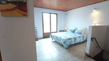 3 Schlafzimmer, Schreibtisch, Bettwäsche