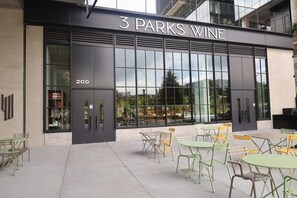 Outdoor dining - Jade Junction (Atlanta)