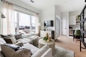 TV, offices - Jade Junction (Atlanta)