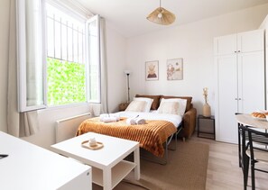 1 habitación, tabla de planchar con plancha, wifi y ropa de cama