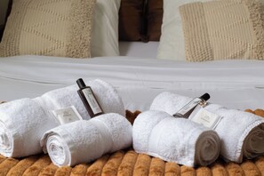 Shower, hair dryer, towels, soap - Appartement cosy proche de Paris - Wifi - Free Parking - Tv (Asnières-sur-Seine)