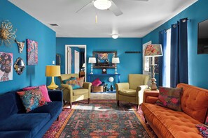 Unclassified image, 2 of 73, button - 5 O'Clock Somewhere - Hot Tub & Heated Pool (Fredericksburg)