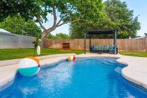 Unclassified image, 3 of 73, button - 5 O'Clock Somewhere - Hot Tub & Heated Pool (Fredericksburg)