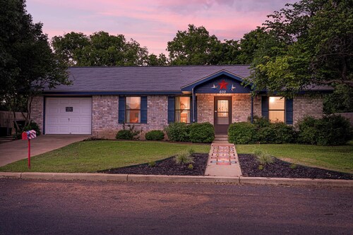 5 O'Clock Somewhere - Hot Tub & Heated Pool