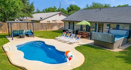 5 O'Clock Somewhere - Hot Tub & Heated Pool