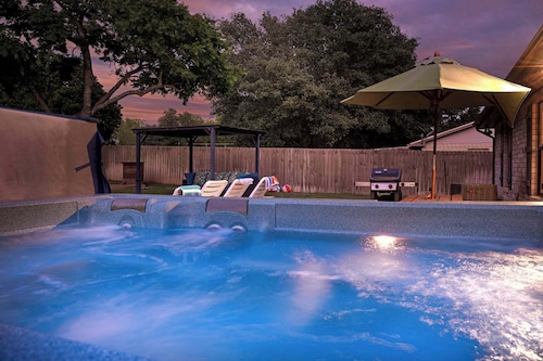 Boho Bougie Heated Pool, Hot Tub & Epic Back Yard