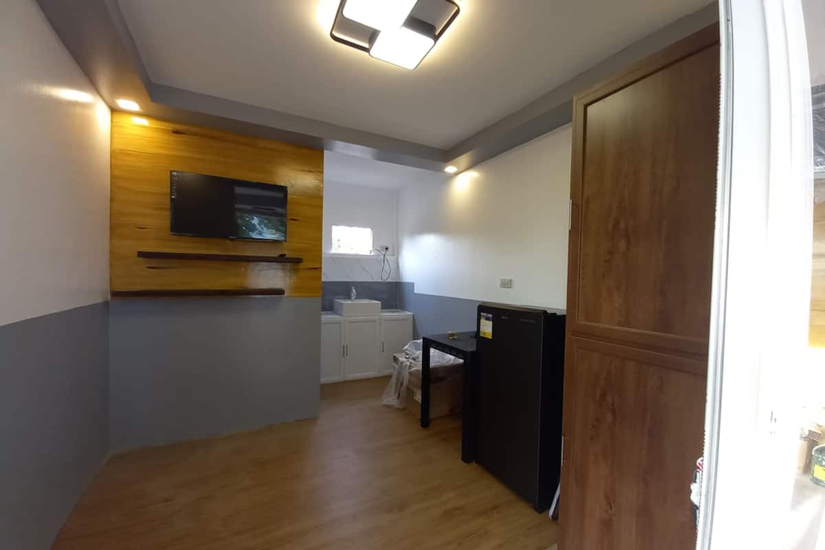 Rollaway beds, free WiFi, bed sheets
