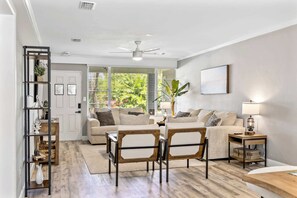 TV, fotballspill og kontorer