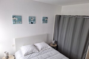 2 soverom, reiseseng for barn, wi-fi (inkludert) og sengetøy