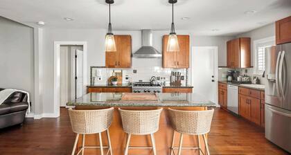 Inviting 3BR Steps to Dining & Attractions