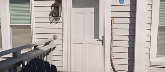 Penthouse 2 Blocks from Ocean/ 2 bedroom w/Private deck overlooking Rehoboth Ave