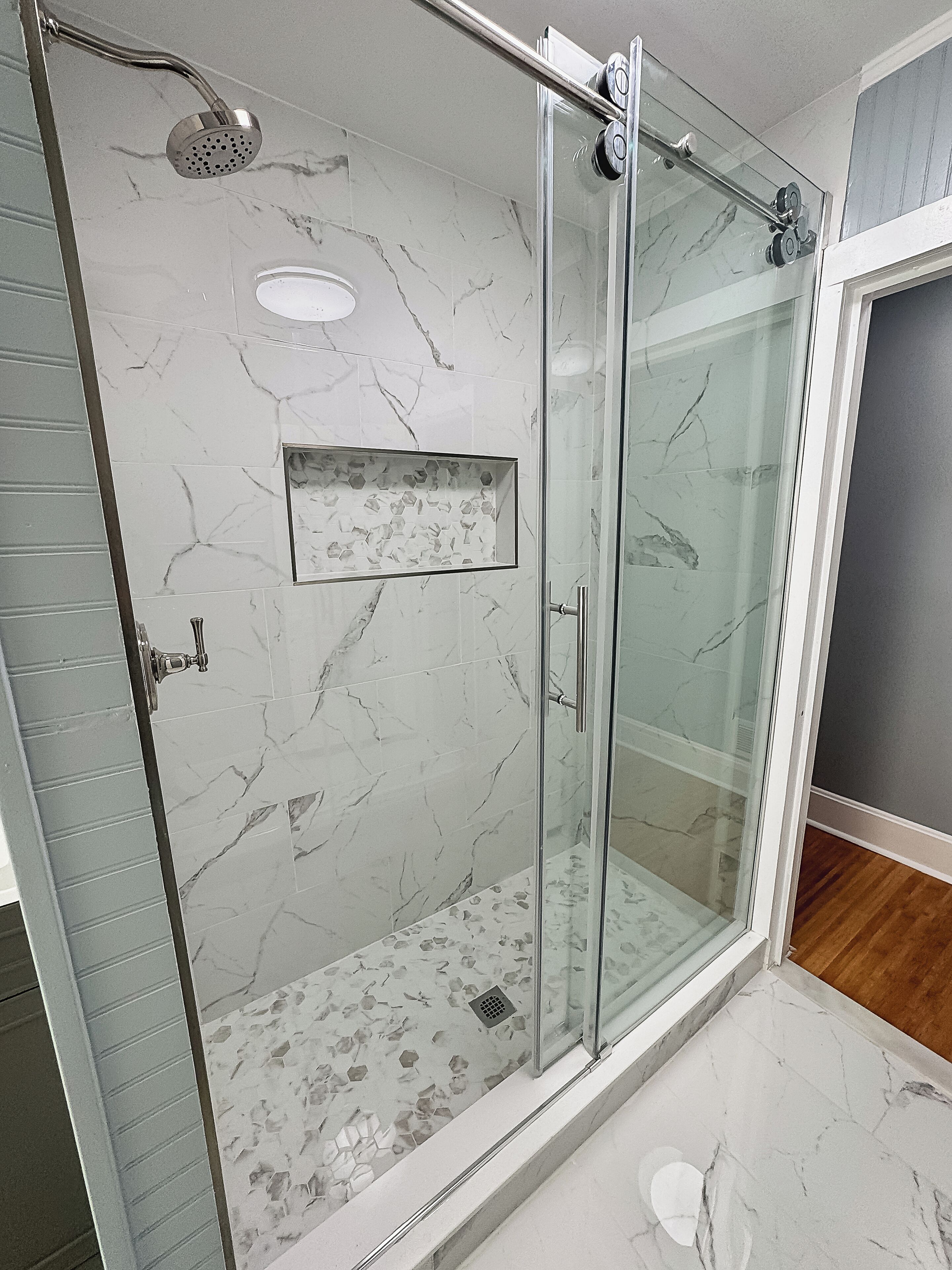 Shower, soap, shampoo, toilet paper