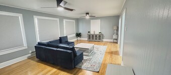 Penthouse 2 Blocks from Ocean/ 2 bedroom w/Private deck overlooking Rehoboth Ave