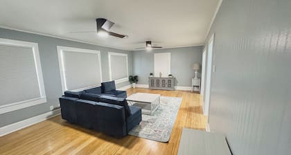 Penthouse 2 Blocks from Ocean/ 2 bedroom w/Private deck overlooking Rehoboth Ave