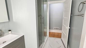 Shower, soap, shampoo, toilet paper