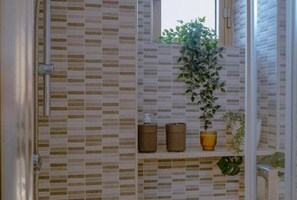 Shower, eco-friendly toiletries, hair dryer, bidet - Apartment near the Vatican and city center (Roma)