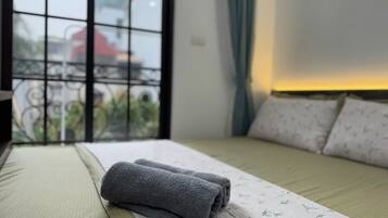 Bureau, espace de travail pour ordinateur portable