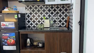 Desk, laptop workspace, soundproofing, free WiFi