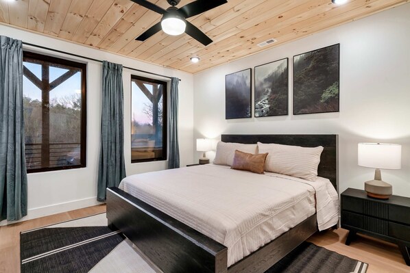 5 bedrooms, iron/ironing board, WiFi, bed sheets