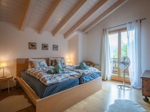 3 bedrooms, travel crib, free WiFi