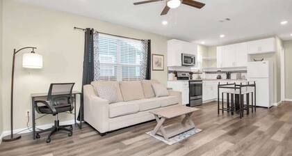 Cozy+Cute|NearDwntwnHOU|UNIT4|Fast Wi-Fi
