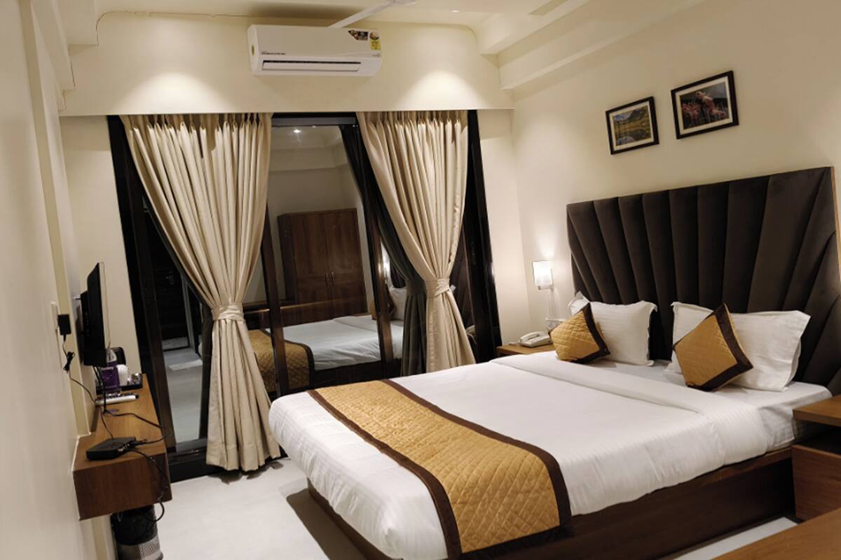Minibar, desk, iron/ironing board (on request), WiFi (free)