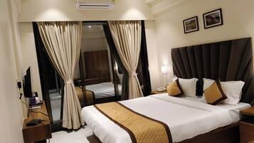 Minibar, desk, iron/ironing board, free WiFi