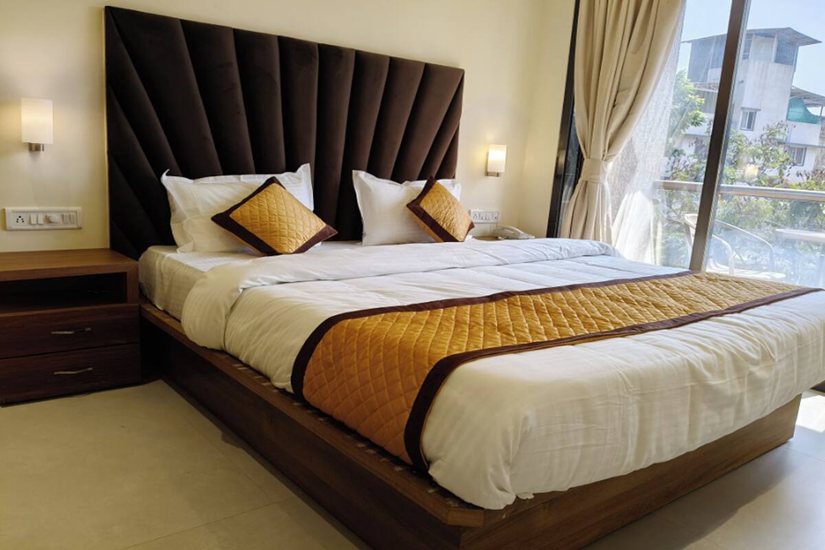 Minibar, desk, iron/ironing board (on request), WiFi (free)