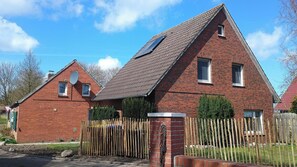 Exterior - "Jannas Huus" in Campen: Holiday home with 78m² and space for up to 6 people (Krummhörn)