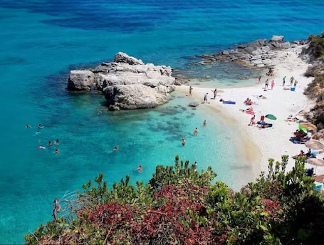 Spiaggia. Zante Hideaway I near Shipwreck Beach