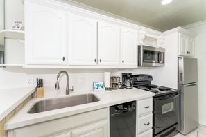 Fridge, microwave, stovetop, dishwasher