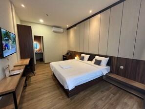 Douche, articles de toilette gratuits, sèche-cheveux, chaussons