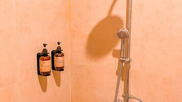 Shower kamar mandi