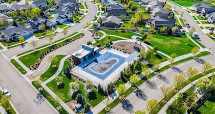 A Motown-Inspired Vinyl Retreat