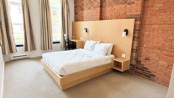 Habitación doble clásica, vista a la ciudad | Tabla de planchar con plancha, wifi gratis y ropa de cama