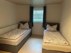 2 bedrooms, desk, iron/ironing board, travel crib
