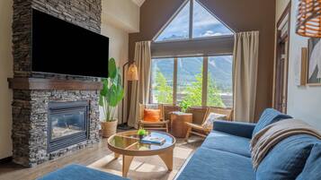 Televisión, chimenea y oficina