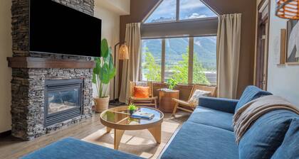 Breathtaking Luxury 3Bd Penthouse Pool and Hot Tub