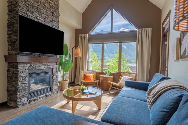 电视、壁炉、办公室