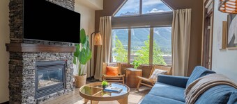 Breathtaking Luxury 3Bd Penthouse Pool and Hot Tub