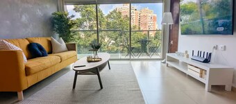 Spacious 3-bedroom apartment with WiFi, AC in marvelous Ramat Gan