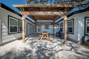 Outdoor dining - Ocean View Splendor S (Corpus Christi)