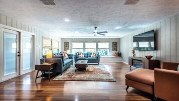 TV, fireplace, offices