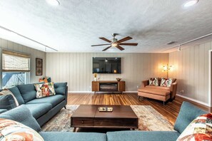 TV, fireplace, offices