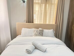 2 bedrooms, iron/ironing board, WiFi, bed sheets - Stylish 2BR all-ensuite apartment in Garden Estate, Nairobi. Book now! (Nairobi)