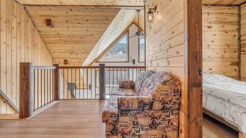 5 bedrooms, WiFi, bed sheets