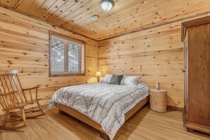 5 bedrooms, WiFi, bed sheets